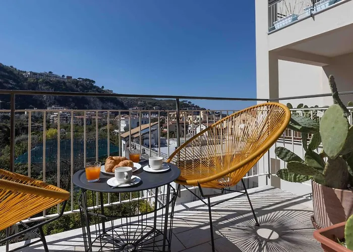בית הארחה Sorrentovibes - Luxury Four Bedroom With Amazing Terraces In סורנטו