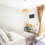 Гостевой дом Sorrentovibes - Luxury Four Bedroom Home With Amazing Terraces In Sorrento Сорренто